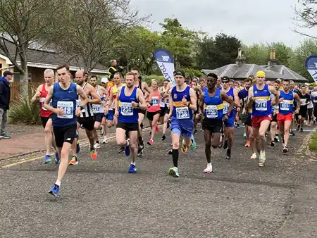 Runners at the start of the Helensburgh 10K