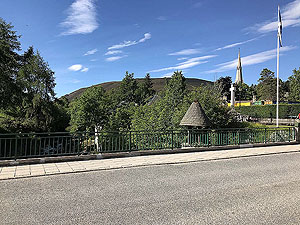 Lairig Grhu hill race. View of the bridge