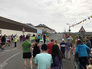Barrathon. The piper to the start line