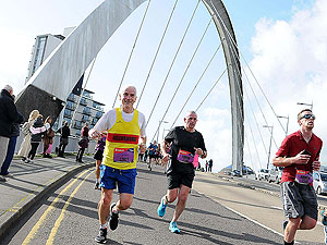 Runners on the Glasgow half marathon 