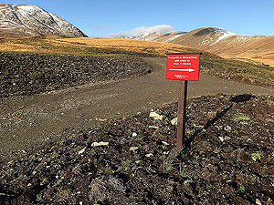 To Carn Labhruinn. Take the right turning