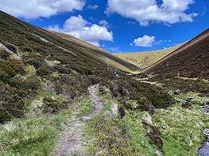 Gallus Running : Path turns to loose rock and steeper