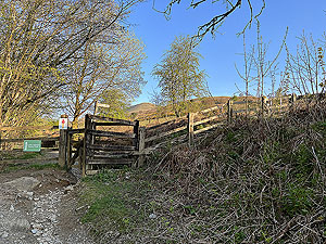 Beinn Dubh : The gate to access the trail