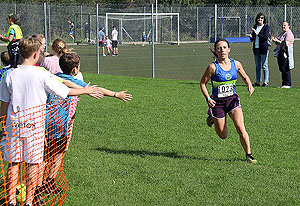 Gallus Running : Auchterarder 10K : Speeding round the final corner