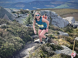Gallus Running : Bennachie hill race : Scabble to the top