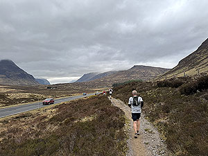 Devil O Highlands : Path initially stays close to the road