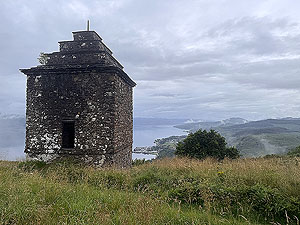 Inveraray Caslte : : Dun Na Cuaiche watchtower