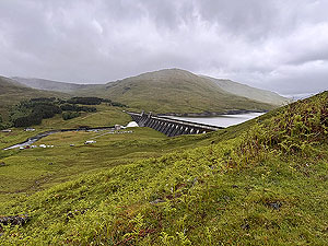 Glen Lyon Trail Race : Looking down on the dam