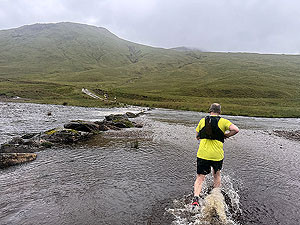 Glen Lyon Trail Race : First main river crossing