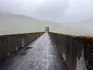 Glen Lyon Trail Race : And onto the dam. It is longer than you think