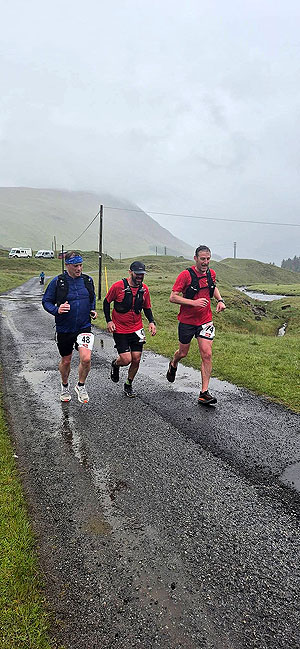 Glen Lyon Trail Race : Helensburgh AAC runners keeping togther