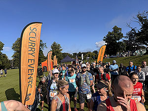 Gallus Running Devilla half  : Runners prepare to start