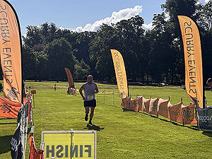 Gallus Running Devilla half  : Grass finish line