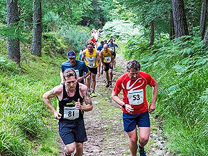 Runners heading up hill in the Aboyne hill run.